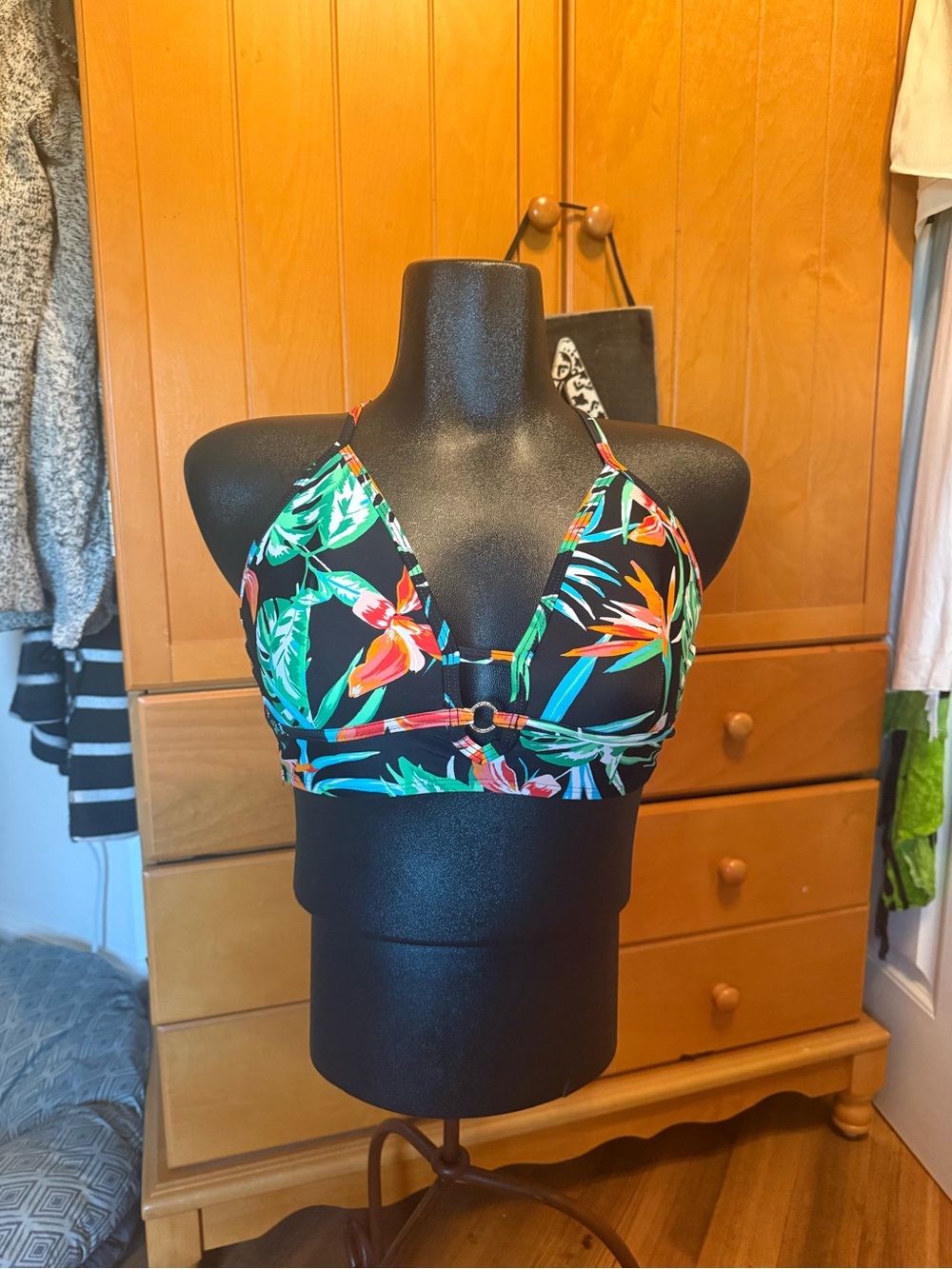 Time and Tru Floral Crisscross Bikini Top – S/M (4–6) – Padded